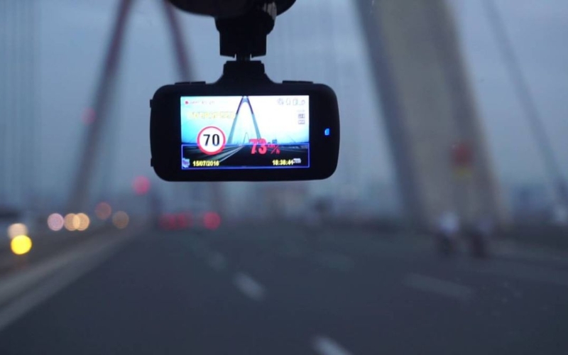 Camera hành trình hỗ trợ người lái