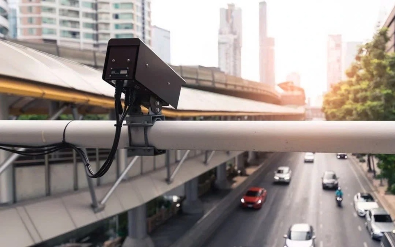 Có thể nhận biết camera phạt nguội từ xa không