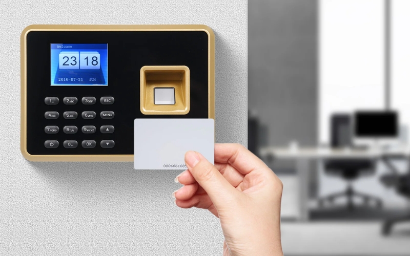 Dấu hiệu nhận biết máy chấm công bị lỗi tự khởi động lại