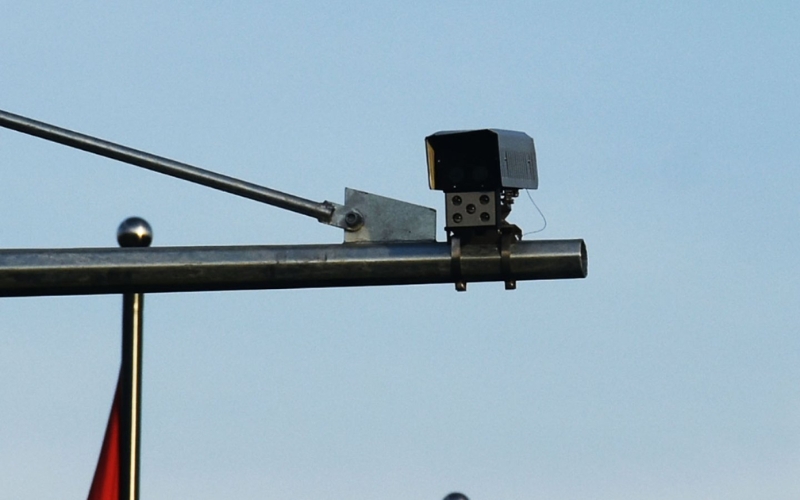 Dựa vào đèn flash chụp ảnh