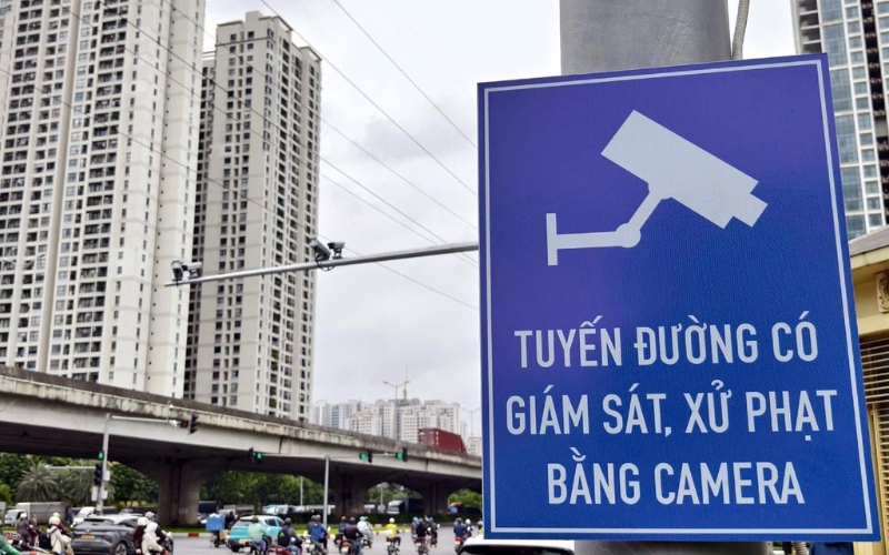 Quan sát biển báo cảnh báo camera phạt nguội