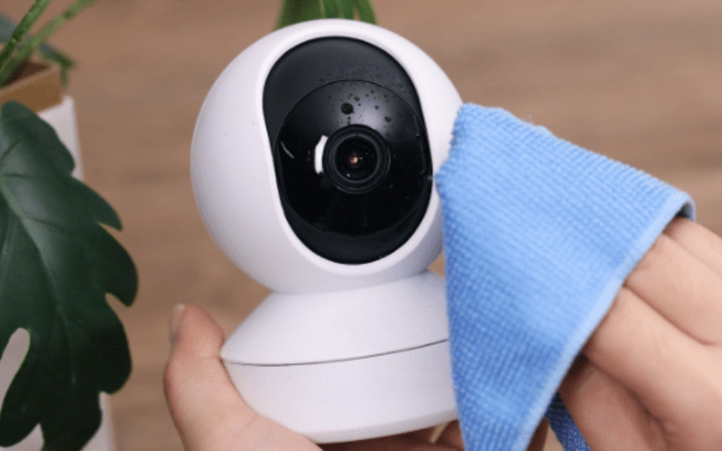 vệ sinh ống kính camera Ezviz