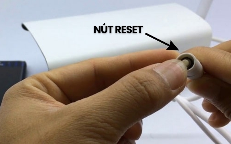 Xác định vị trí nút reset camera Yoosee ngoài trời
