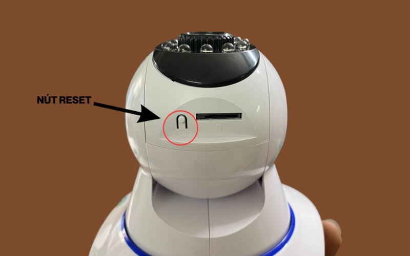 Khởi động lại hoặc reset camera về trạng thái mặc định