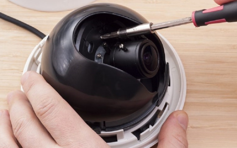 Mang camera đi sửa khi có lỗi phần cứng