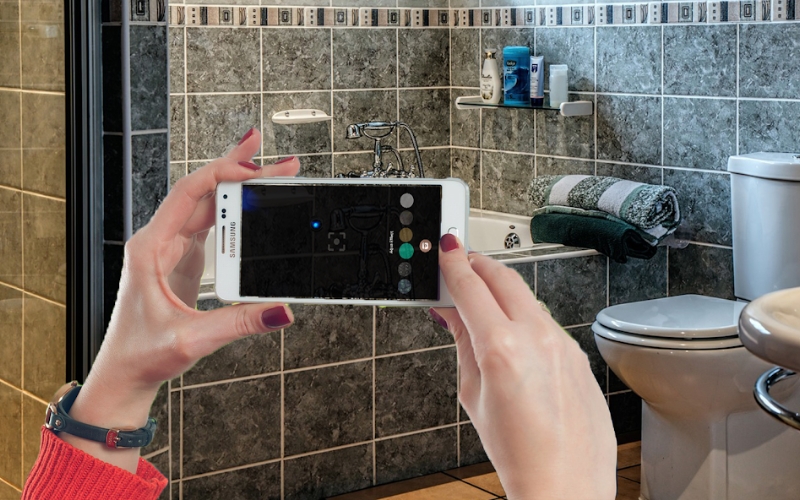 Nên làm gì khi phát hiện camera ẩn trong phòng khách sạn