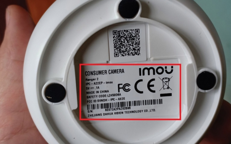 Xem mã QR camera IMOU trên tem dán hoặc hộp sản phẩm gốc